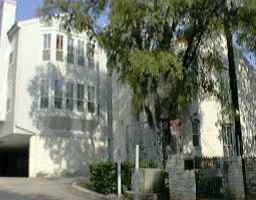 a view of outside green space