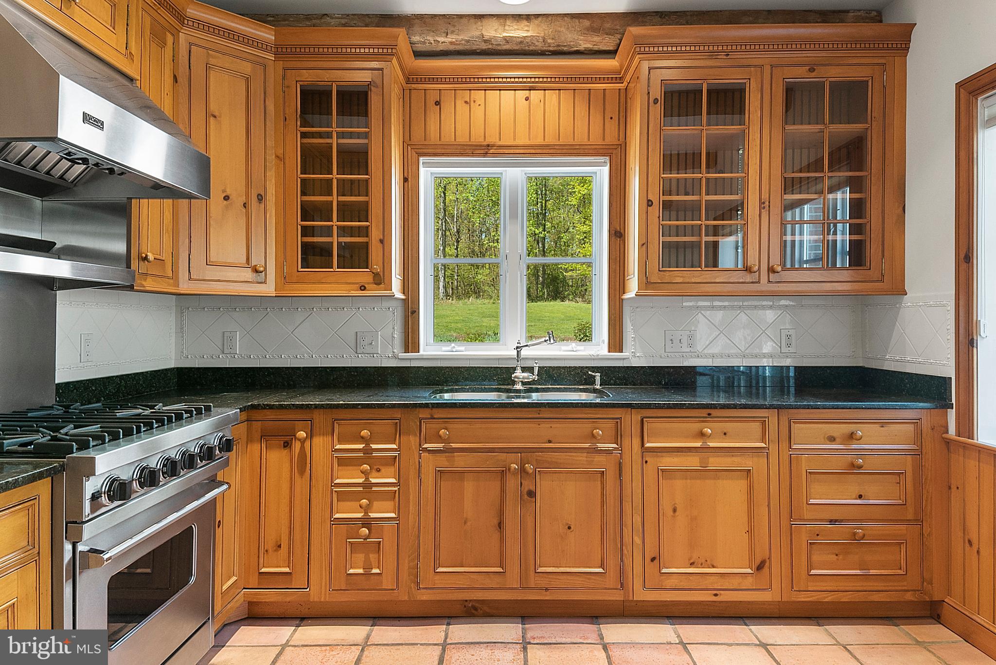 3651 Prince Road Marshall, VA 20115 - Photo 10 of 35 High End Appliances and Cabinets
