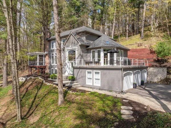 $950,000 | 1840 Timber Trail Drive Southeast, Ada, MI 49301
