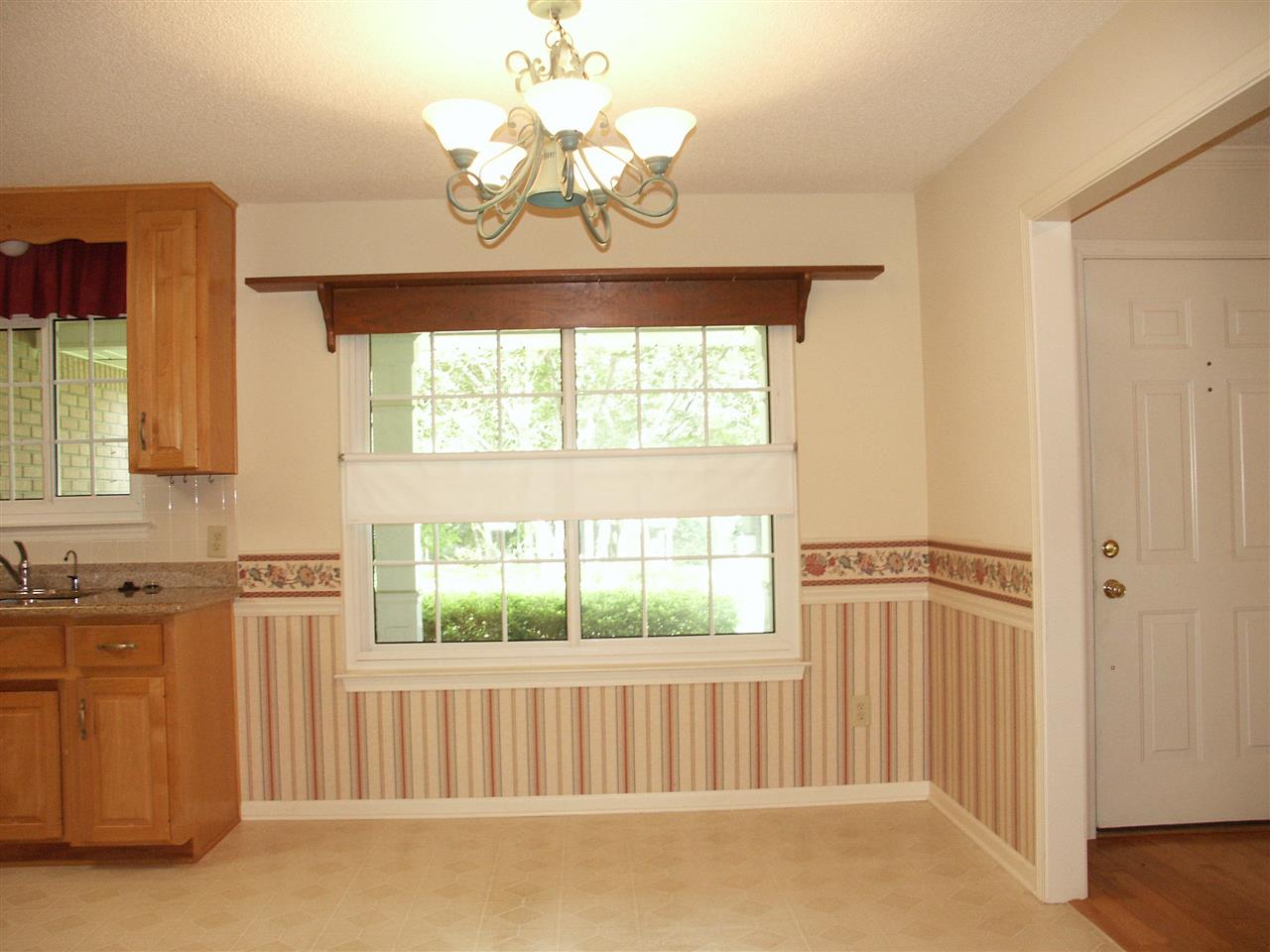 2807 Pine Ridge Drive Lillian, AL 36549 - Photo 9 of 29 Breakfast Area