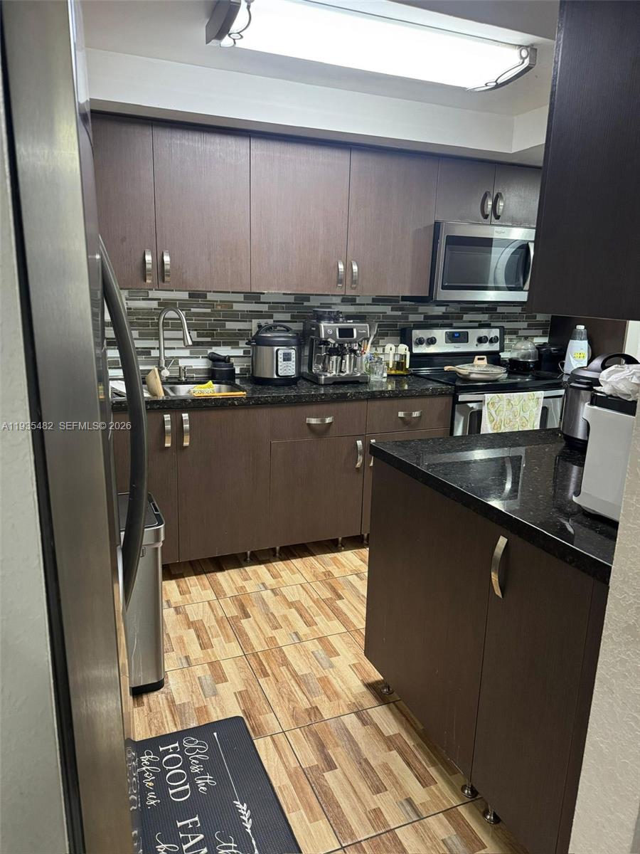 13854 Southwest 67th Terrace Miami, FL 33183 - Photo 37 of 42