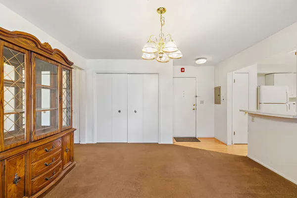 $169,900 | 2415 South Goebbert Road, Unit 105, Arlington Heights, IL 60005