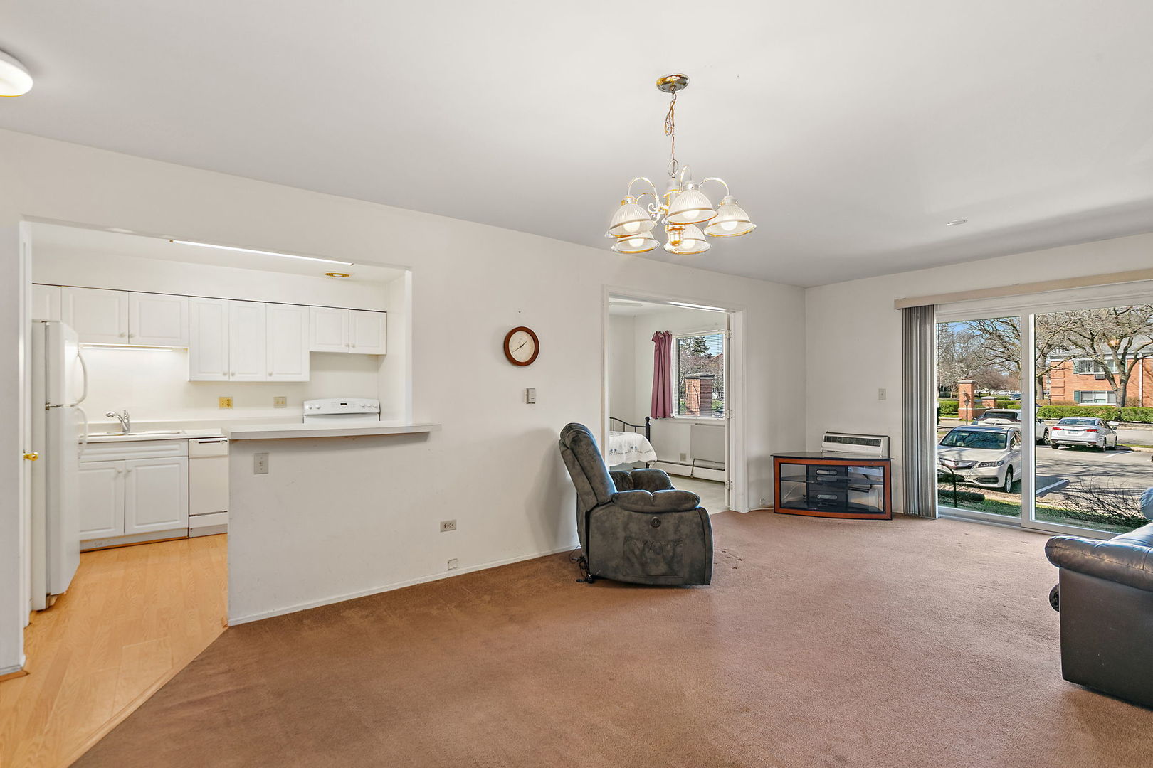 2415 South Goebbert Road, Unit 105 Arlington Heights, IL 60005 - Photo 4 of 12