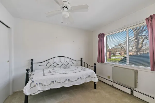 $169,900 | 2415 South Goebbert Road, Unit 105, Arlington Heights, IL 60005