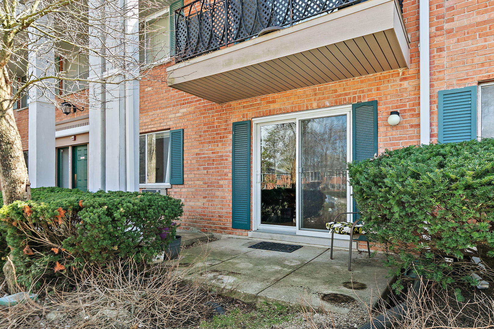 2415 South Goebbert Road, Unit 105 Arlington Heights, IL 60005 - Photo 10 of 12
