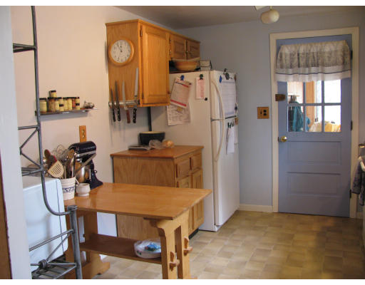 93 Crooked Spring Road Chelmsford, MA 01863 - Photo 5 of 8