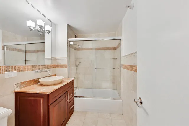 $6,200 | 2 East Erie Street, Unit 1905, Chicago, IL 60611