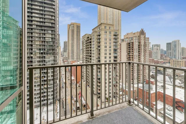 $6,200 | 2 East Erie Street, Unit 1905, Chicago, IL 60611
