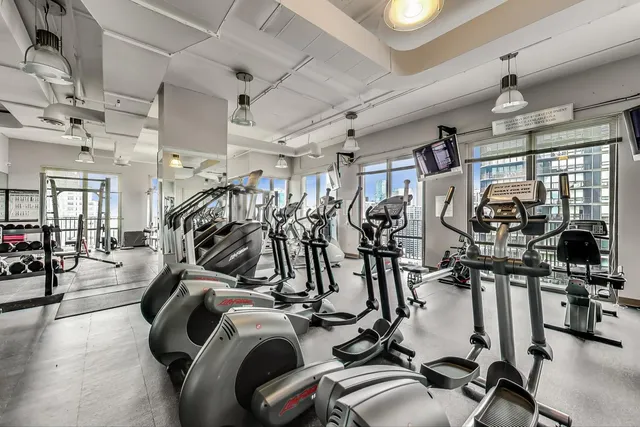 $6,200 | 2 East Erie Street, Unit 1905, Chicago, IL 60611