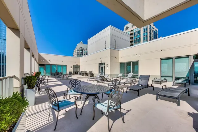 $6,200 | 2 East Erie Street, Unit 1905, Chicago, IL 60611