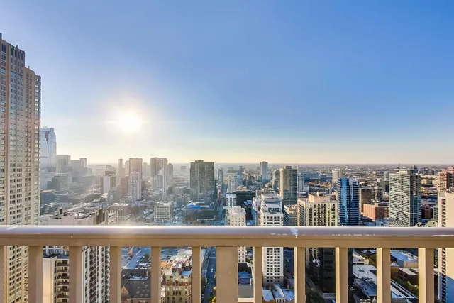 $6,200 | 2 East Erie Street, Unit 1905, Chicago, IL 60611
