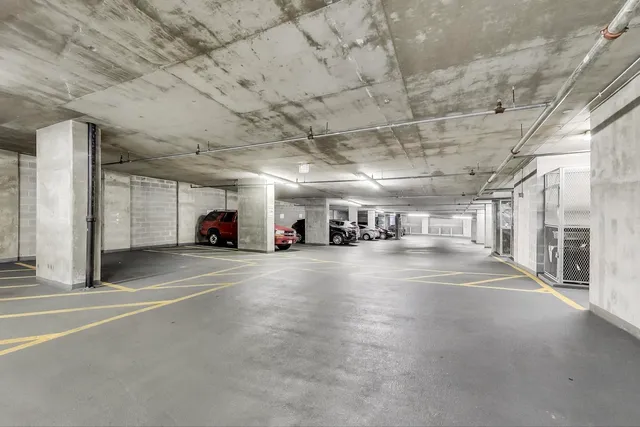 $6,200 | 2 East Erie Street, Unit 1905, Chicago, IL 60611