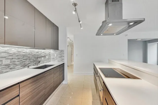 $6,200 | 2 East Erie Street, Unit 1905, Chicago, IL 60611