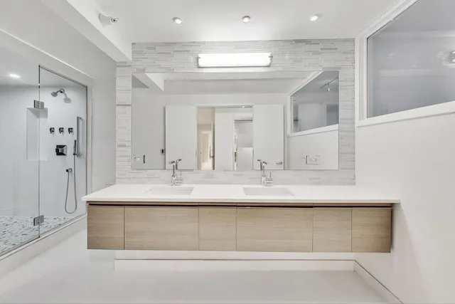 $6,200 | 2 East Erie Street, Unit 1905, Chicago, IL 60611