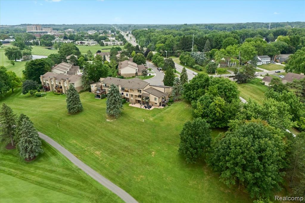 996 Golfview Court Rochester Hills, MI 48307 - Photo 38 of 46