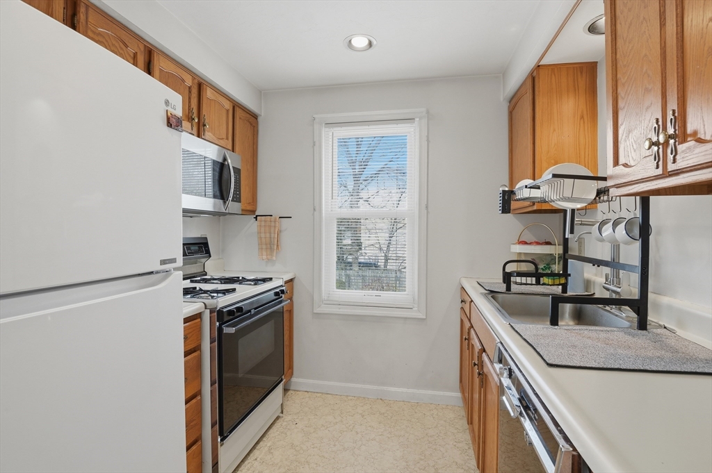 67 Providence Road, Unit 1 Grafton, MA 01519 - Photo 7 of 34