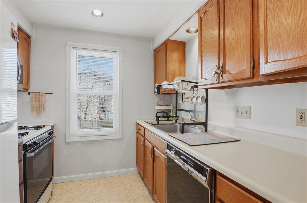 67 Providence Road, Unit 1 Grafton, MA 01519 - Photo 8 of 34