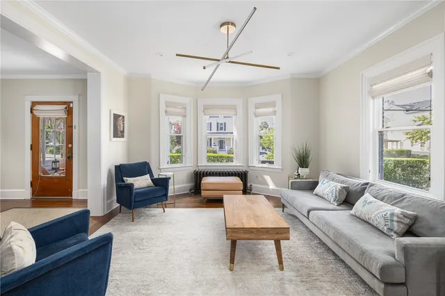 $6,000 | 26 Narragansett Avenue, Newport, RI 02840