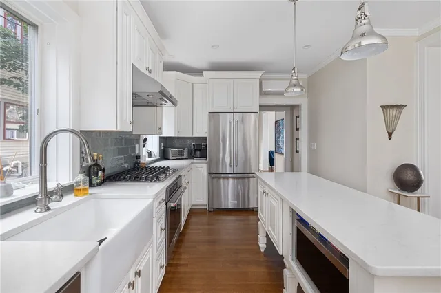 $6,000 | 26 Narragansett Avenue, Newport, RI 02840