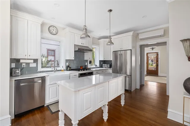 $6,000 | 26 Narragansett Avenue, Newport, RI 02840