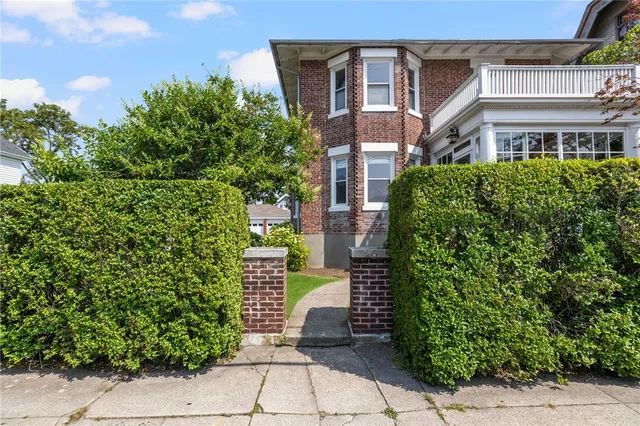 $6,000 | 26 Narragansett Avenue, Newport, RI 02840