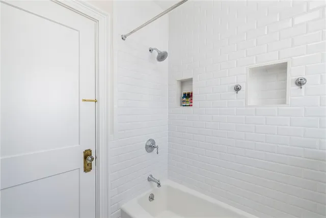 $6,000 | 26 Narragansett Avenue, Newport, RI 02840