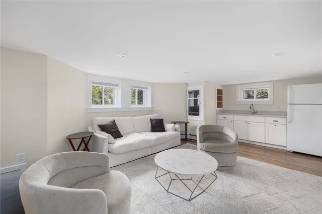 $6,000 | 26 Narragansett Avenue, Newport, RI 02840