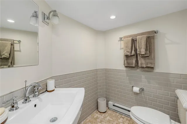 $6,000 | 26 Narragansett Avenue, Newport, RI 02840