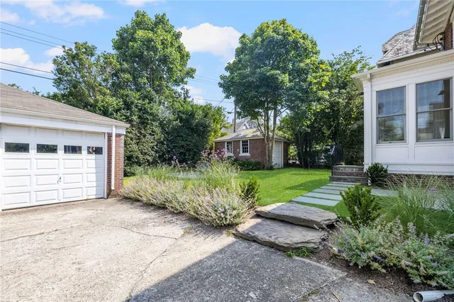 $6,000 | 26 Narragansett Avenue, Newport, RI 02840