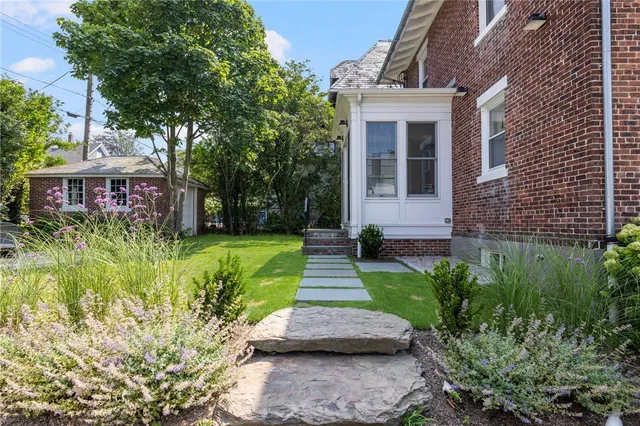 $6,000 | 26 Narragansett Avenue, Newport, RI 02840