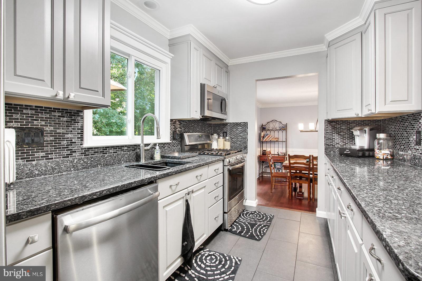 2748 Parallel Path Abingdon, MD 21009 - Photo 7 of 30 Stainless Steel Appliances