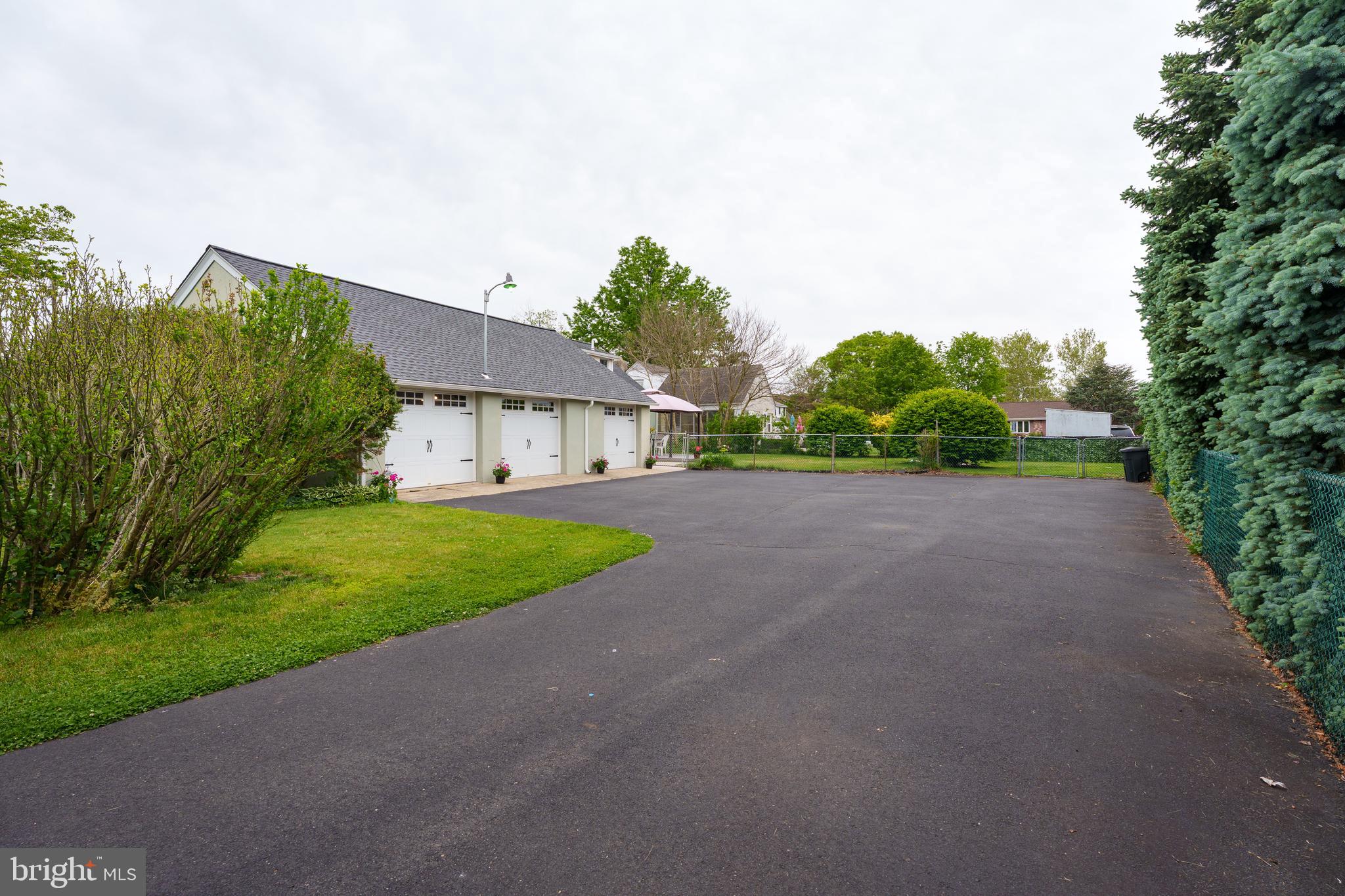 953 Klockner Road Hamilton, NJ 08619 - Photo 39 of 43 Roof top light = Well lit driveway at all times!