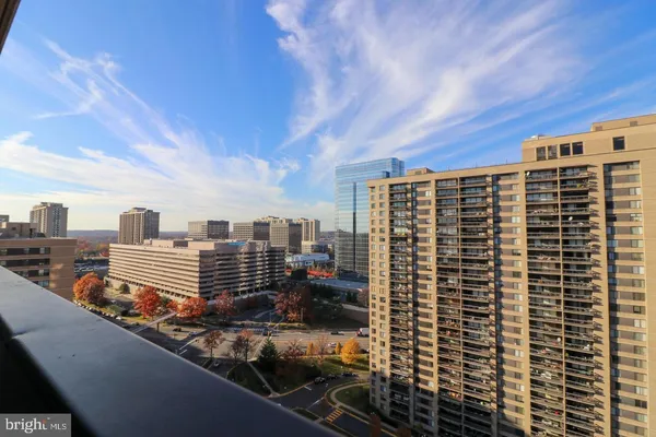 $2,575 | 3705 South George Mason Drive, Unit 2117S, Falls Church, VA 22041
