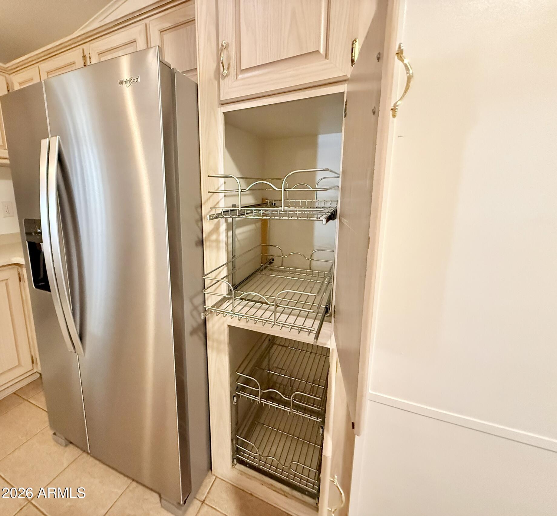 601 North Hayden Road, Unit 40 Scottsdale, AZ 85257 - Photo 12 of 48 a kitchen with a refrigerator and a stove