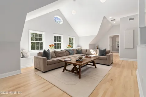 a view of a houses with a yard