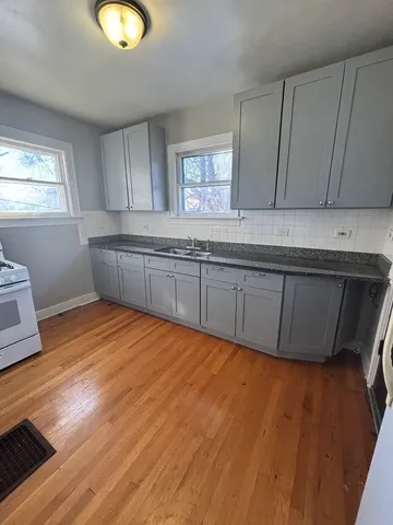 $2,000 | 713 East 144th Street, Dolton, IL 60419