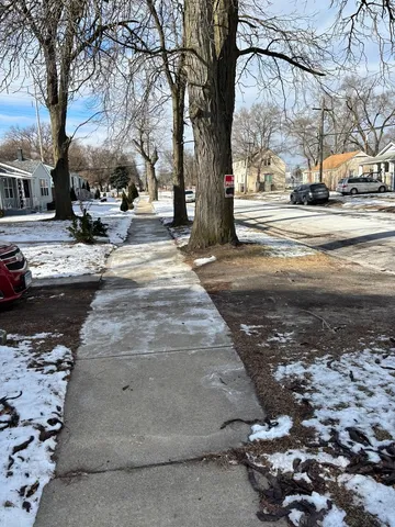 $2,000 | 713 East 144th Street, Dolton, IL 60419