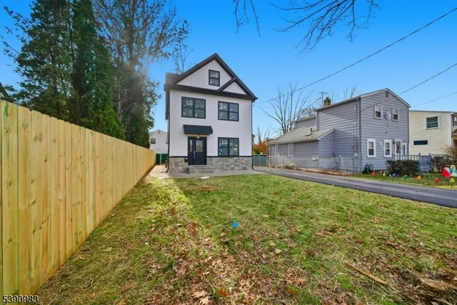 a view of a house with a yard