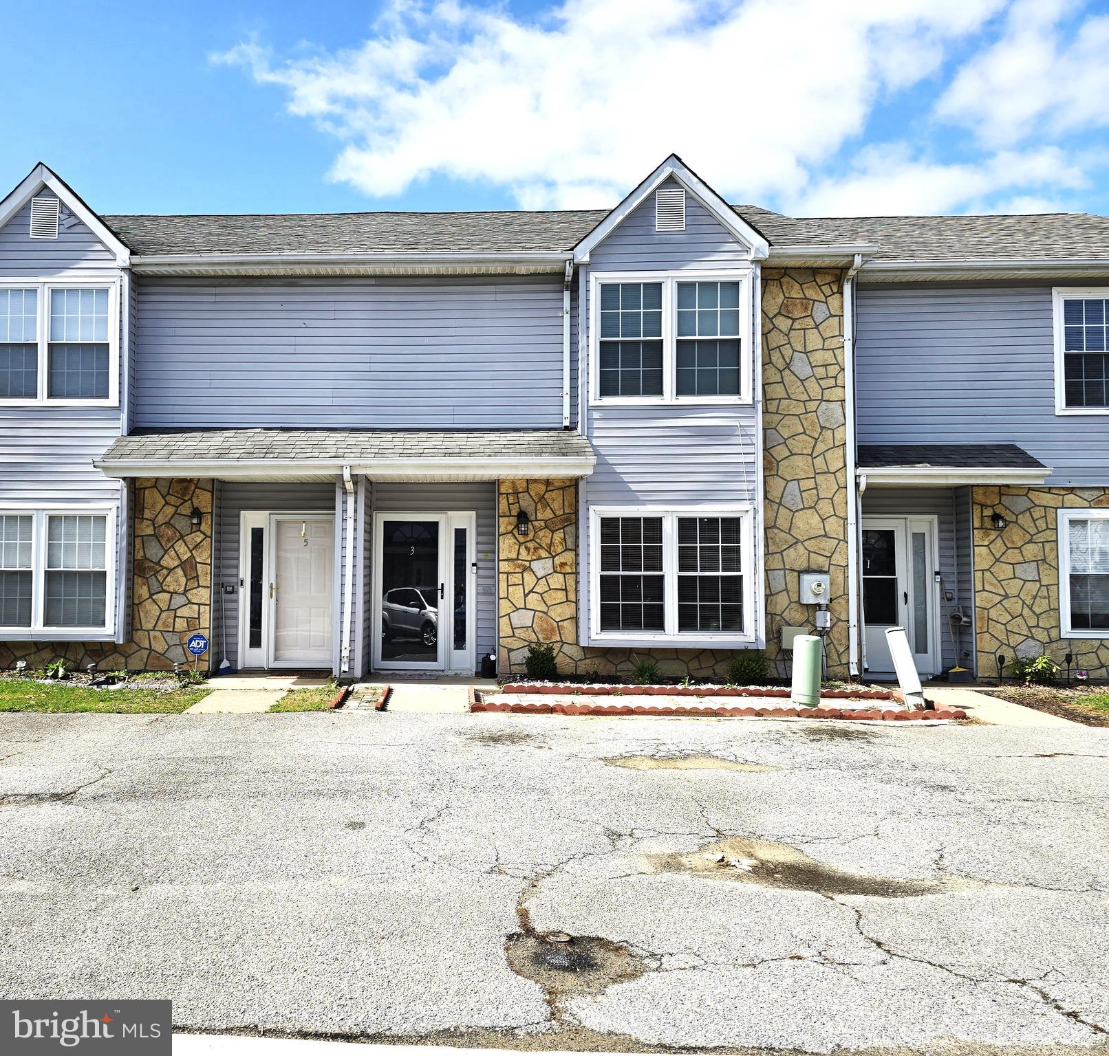 3 Arnold Place Newark, DE 19702 - Photo 24 of 28 a front view of a building