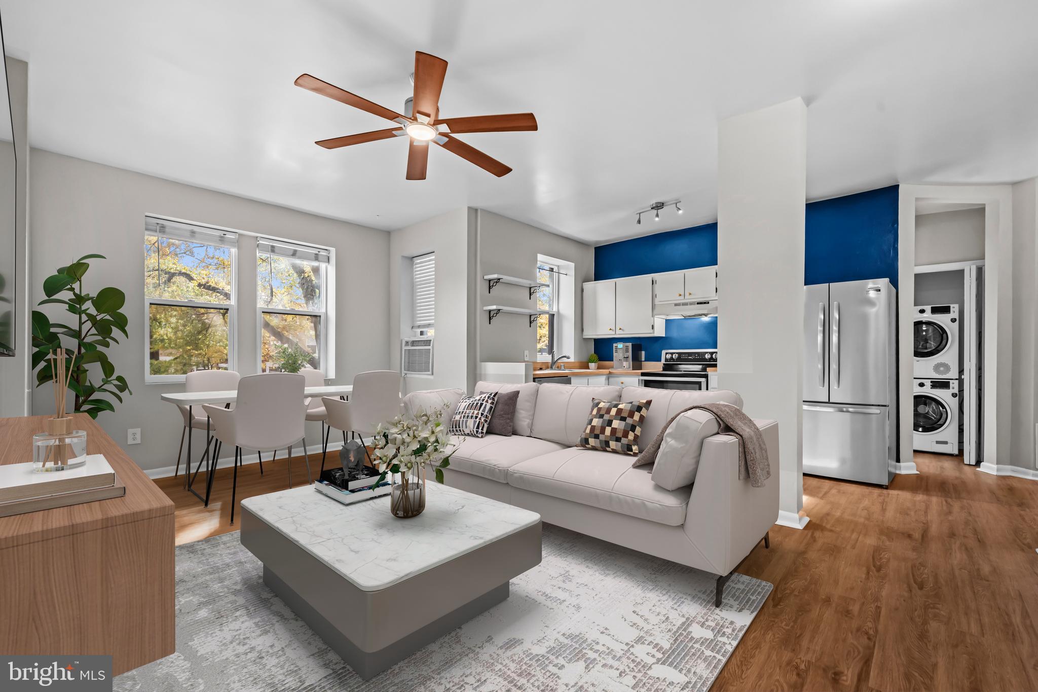 Southern light fills the space with light!