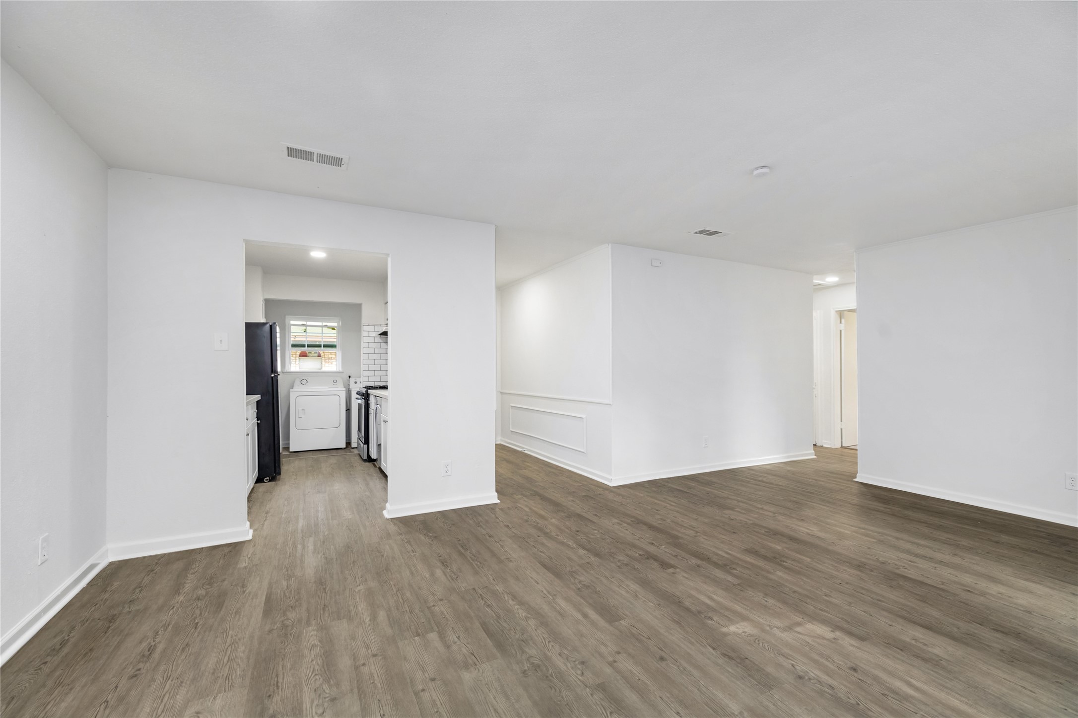 9322 Nyssa Street Houston, TX 77078 - Photo 19 of 34 a view of a big room with wooden floor and windows