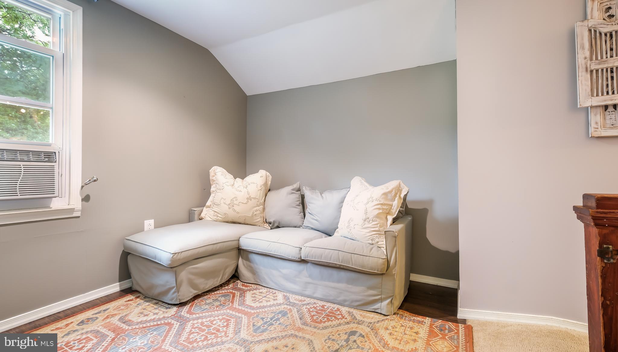 324 Ellis Road Willow Grove, PA 19090 - Photo 22 of 39 Lounge View