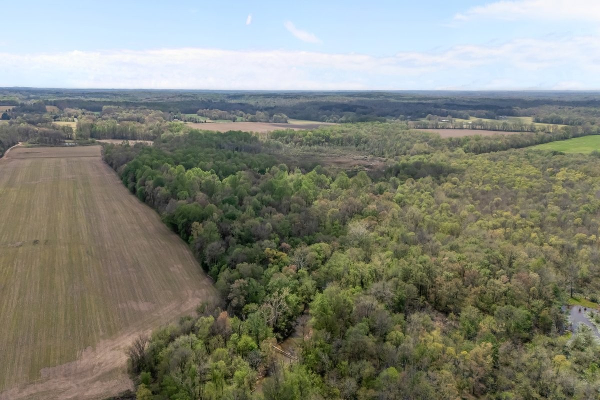 2715 Herrondale East Road Henry, TN 38231 - Photo 4 of 36 a view of a city with ocean view