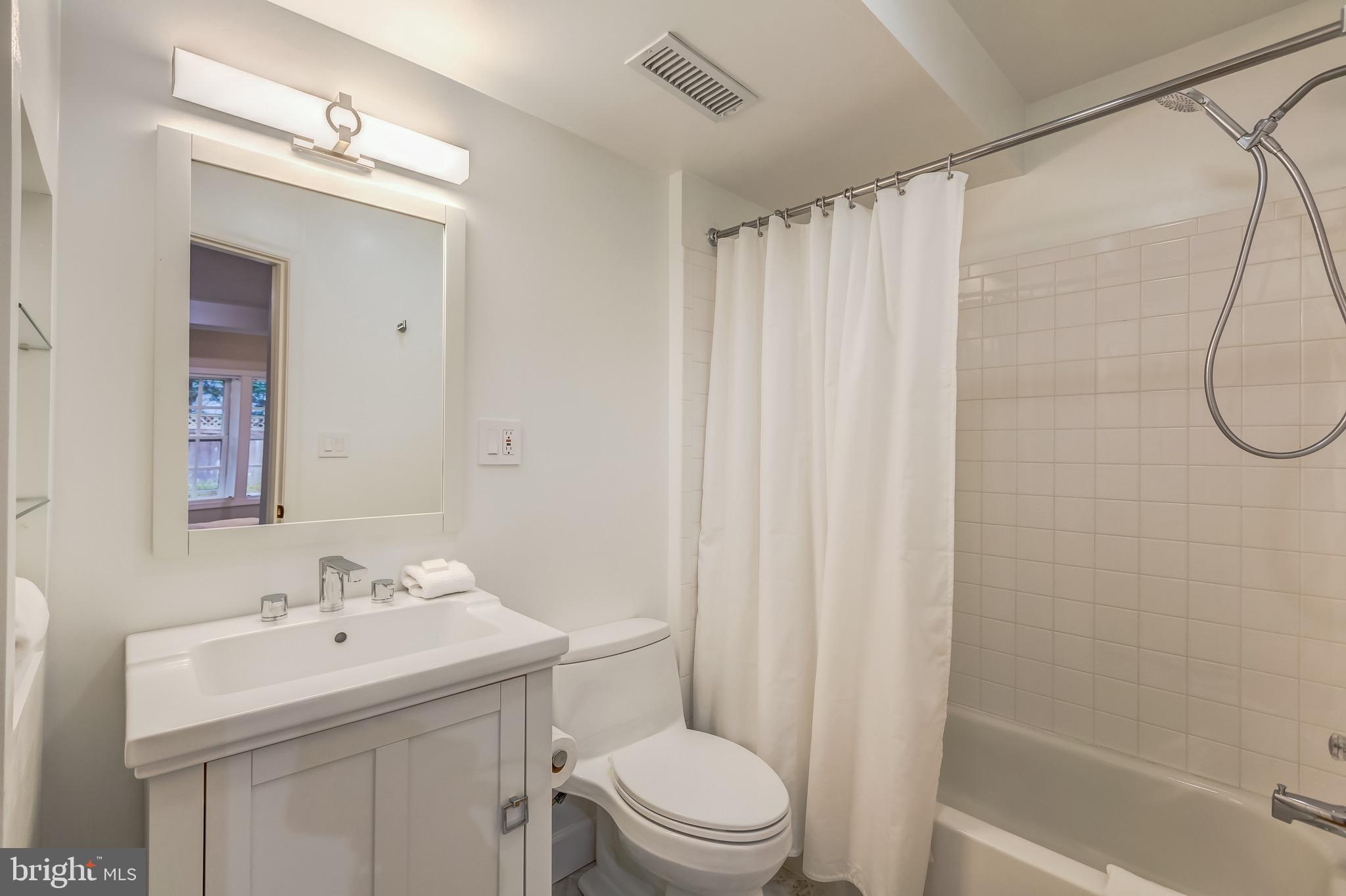 7253 Spring Side Way McLean, VA 22101 - Photo 43 of 47