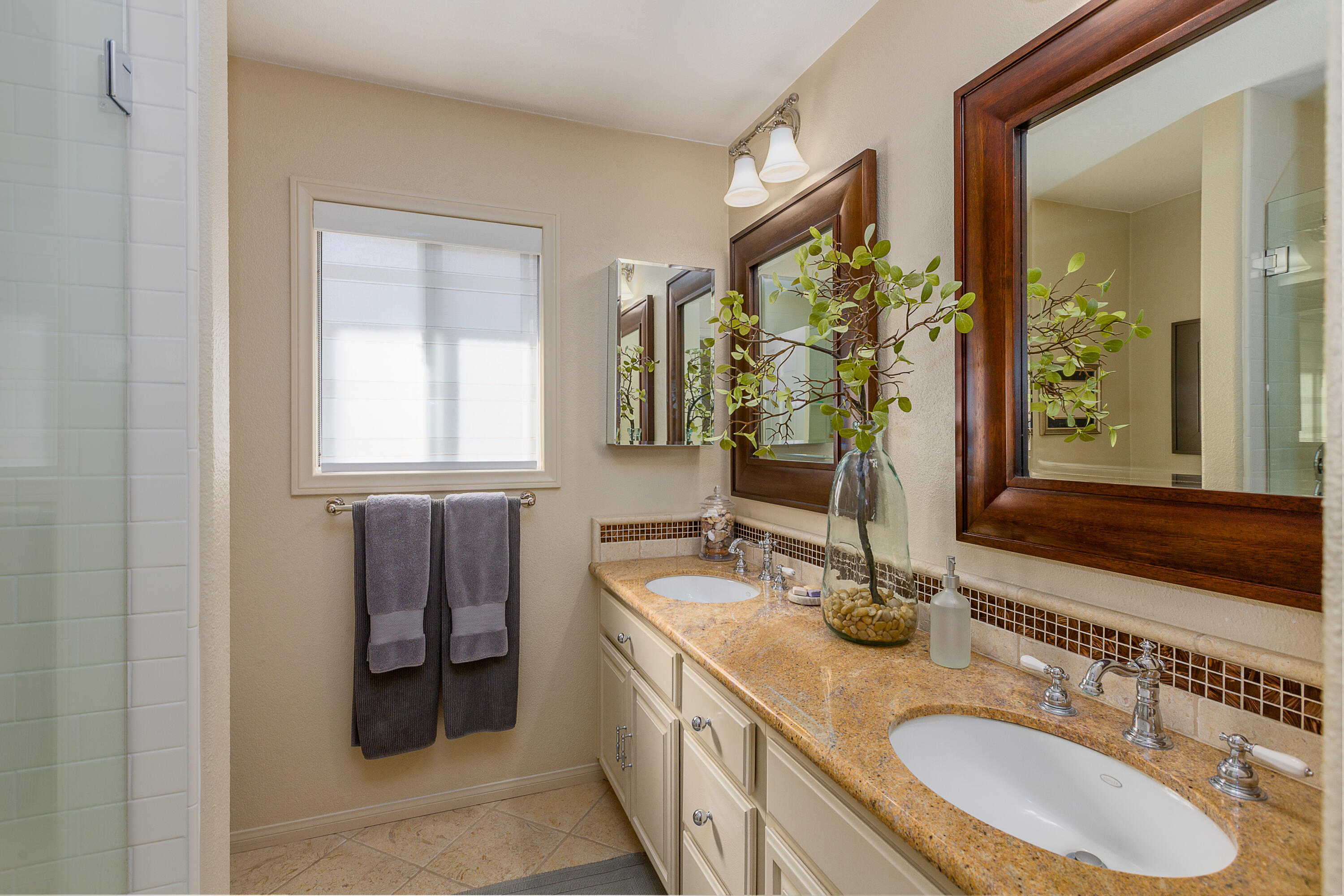 5013 Sungate Ranch Road Santa Barbara, CA 93111 - Photo 15 of 26 Main hall bathroom