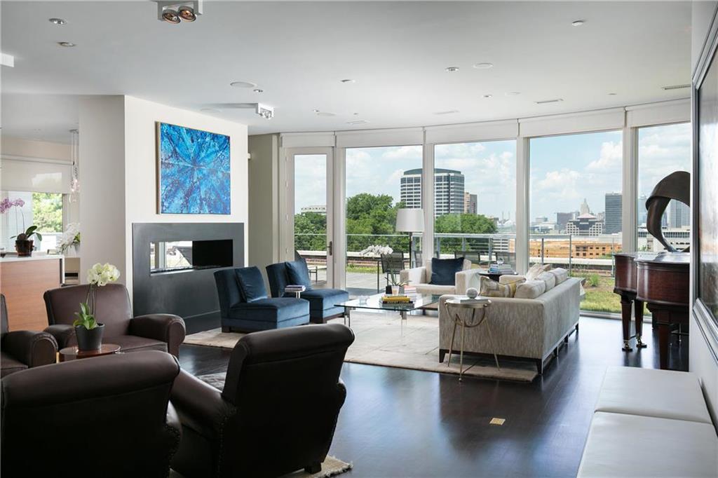 2929 McGee Trafficway, Unit 500, Kansas City, MO 64108 Compass