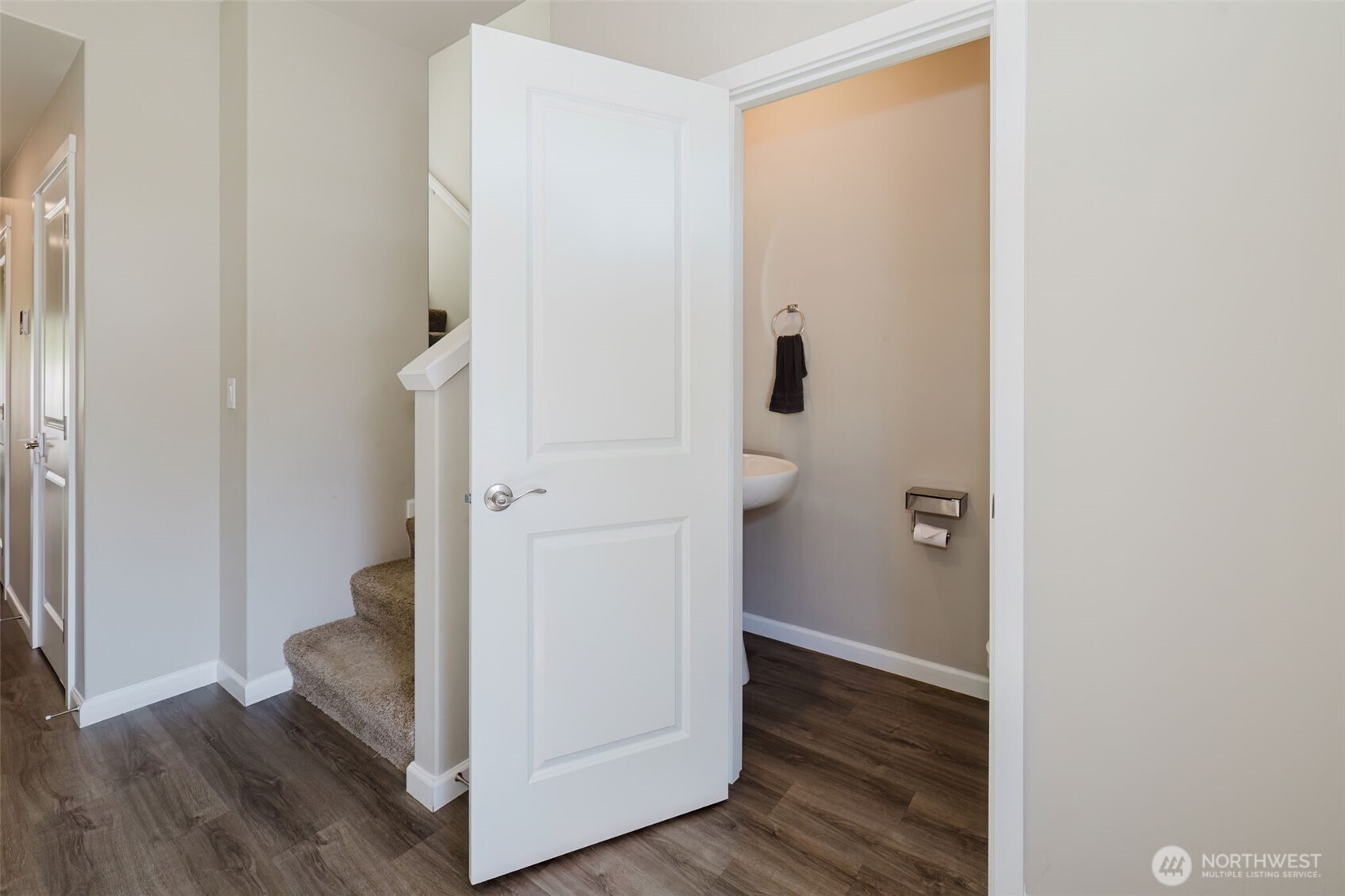 179 Russell Road Bremerton, WA 98312 - Photo 4 of 33 Gallery Image 4