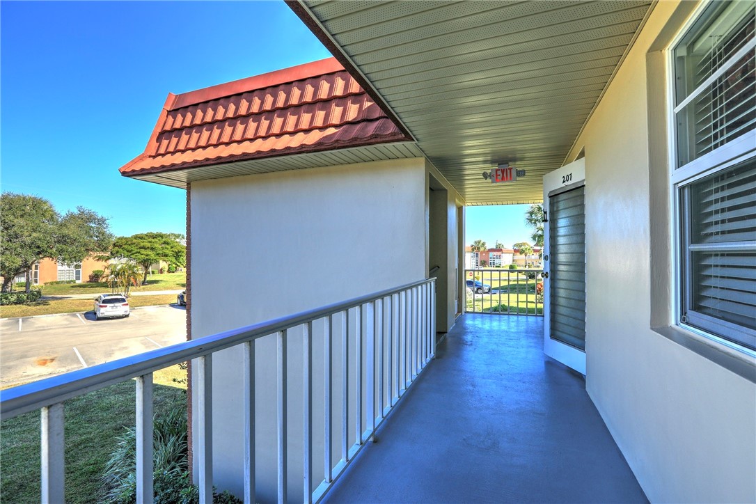 105 Spring Lake Court, Unit 207 Vero Beach, FL 32962 - Photo 24 of 34