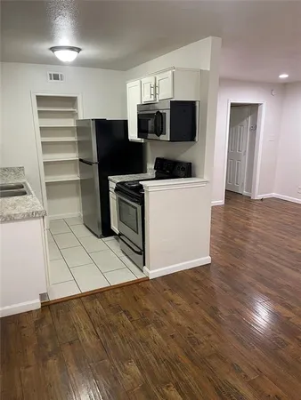 $995 | 4950 Live Oak Street, Unit 204, Dallas, TX 75206