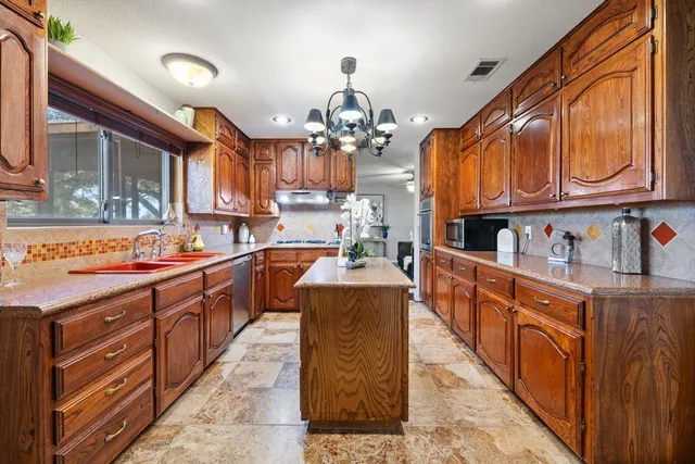 $725,000 | 200 Mesa Oaks, Leander, TX 78641